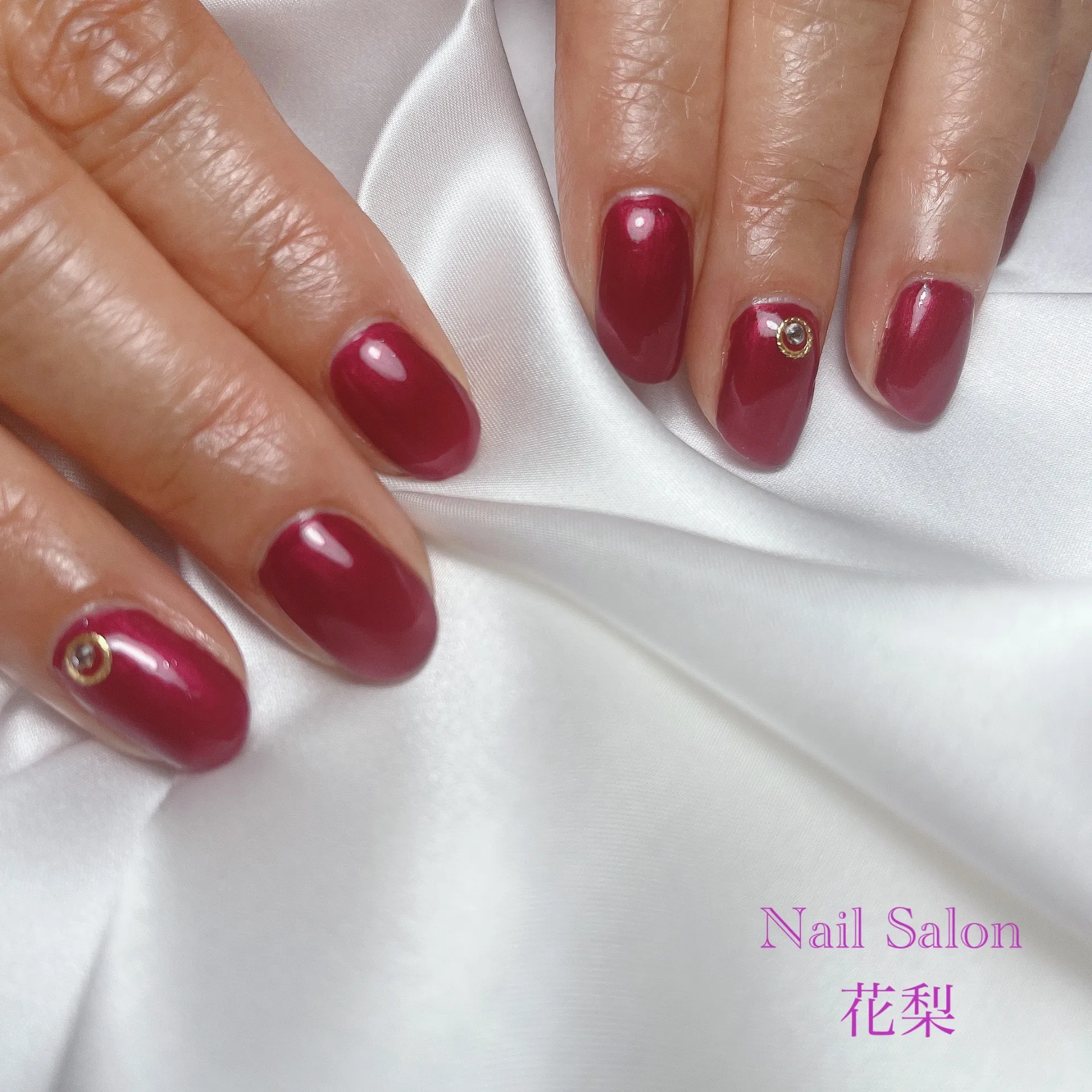 大人可愛いシンプルネイル